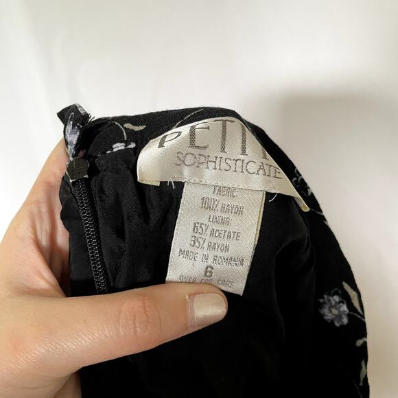 Petite Sophisticate rayon miniskirt black purple flowers stunning women's size 6 - Picture 5 of 5